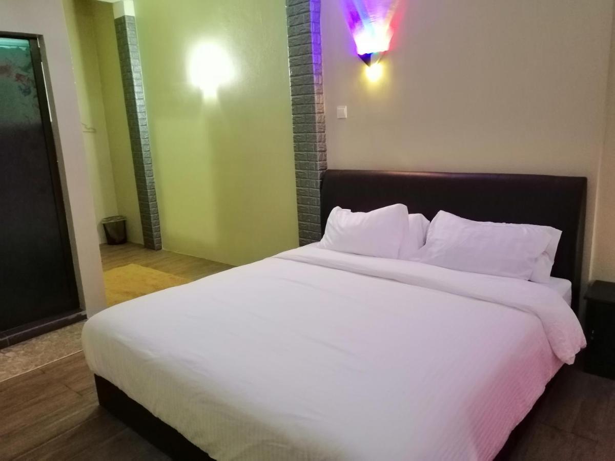 Pine Hotel Batu Gajah Exterior foto
